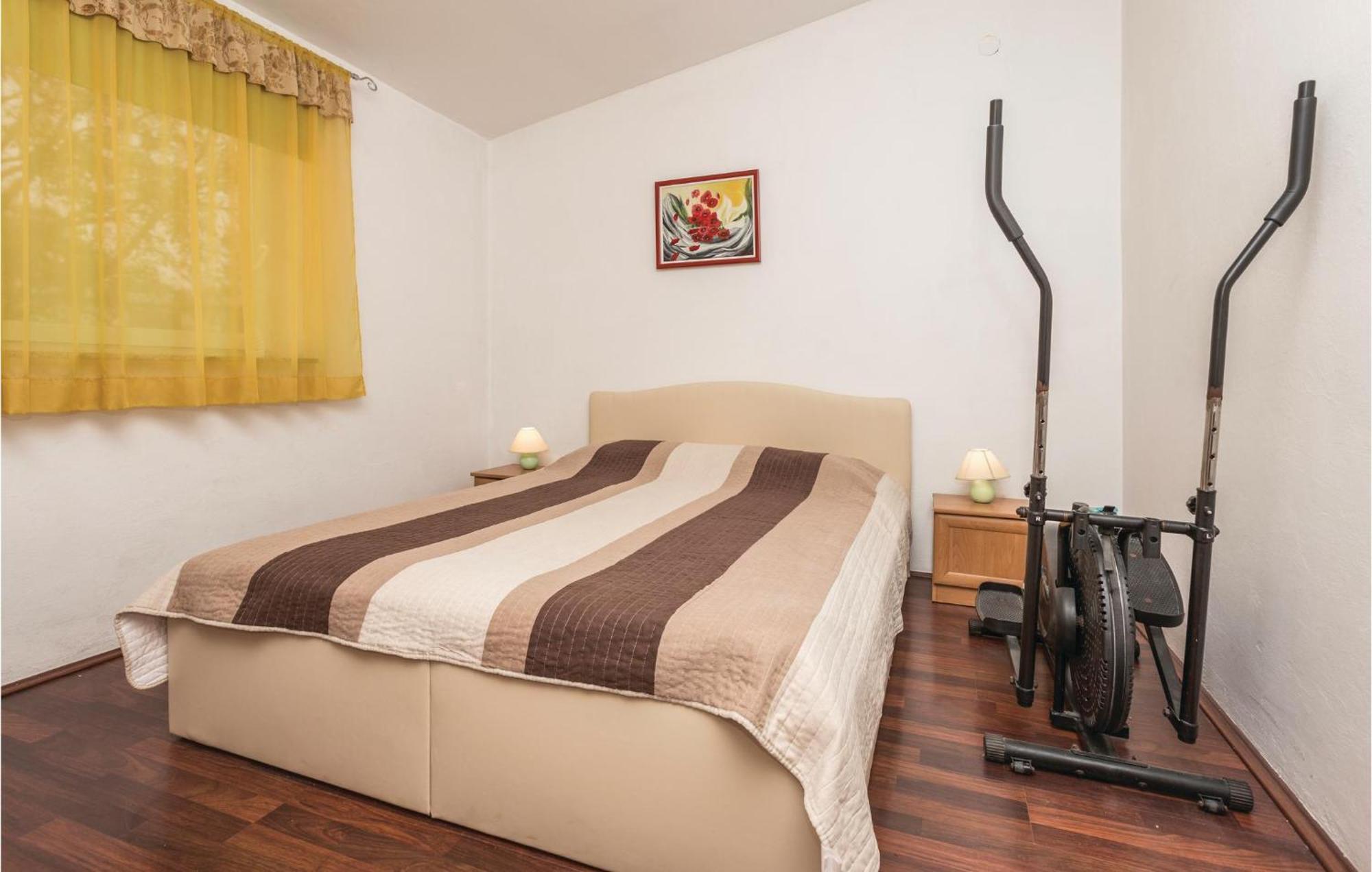 3 Bedroom Gorgeous Apartment In Marčana Extérieur photo