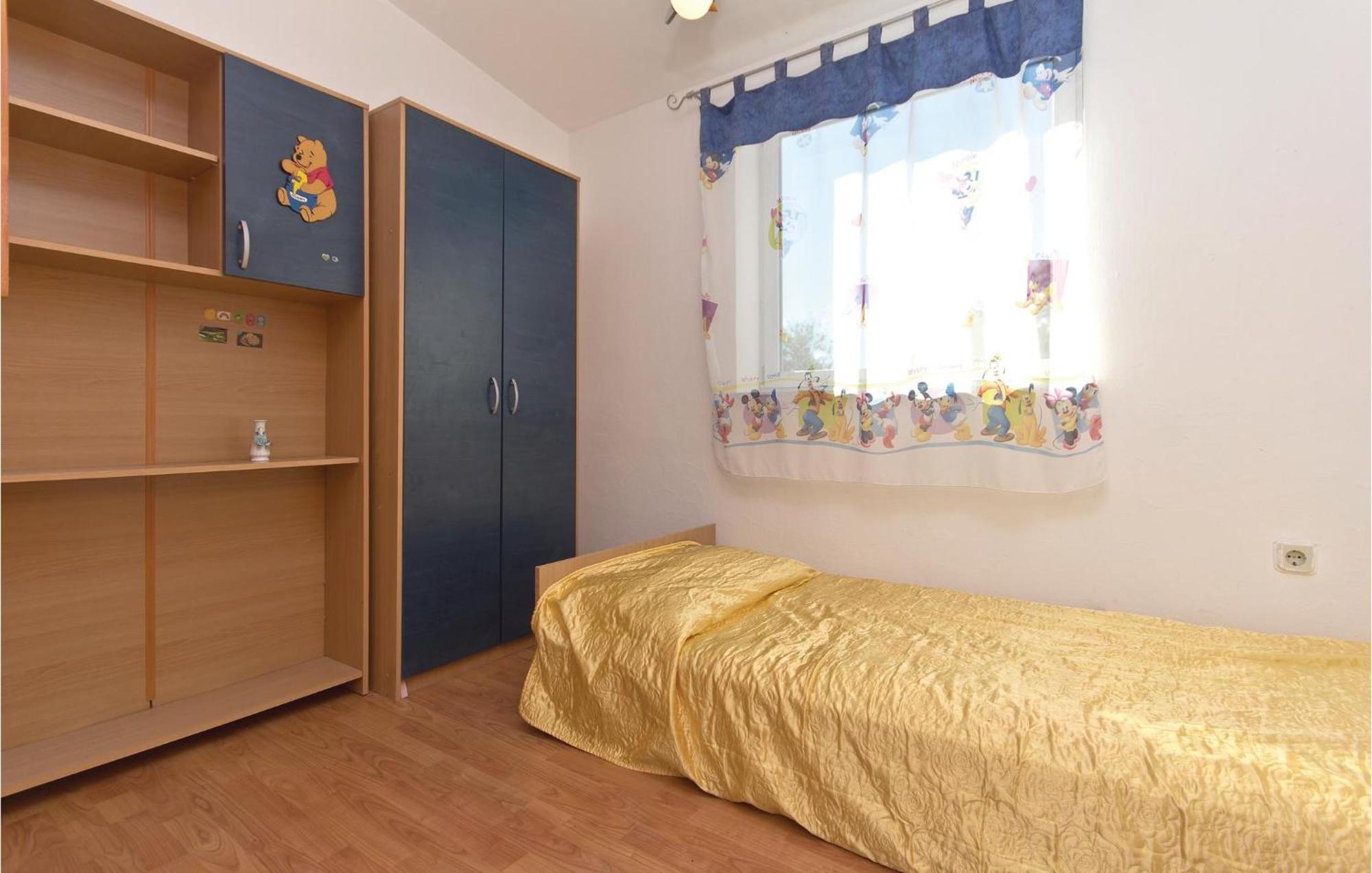 3 Bedroom Gorgeous Apartment In Marčana Extérieur photo
