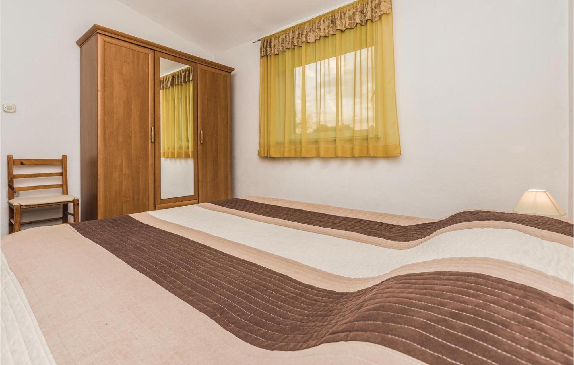 3 Bedroom Gorgeous Apartment In Marčana Extérieur photo
