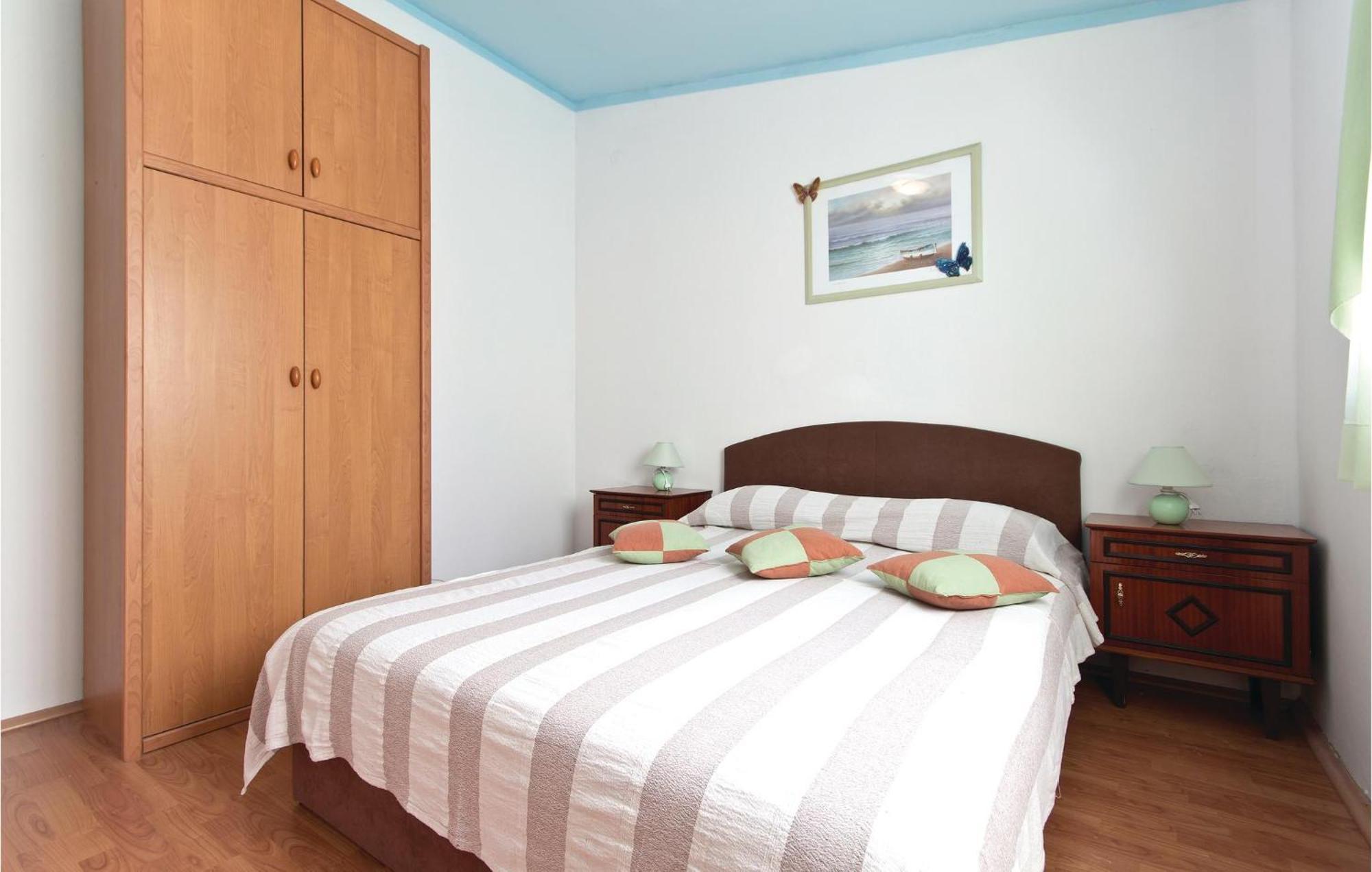 3 Bedroom Gorgeous Apartment In Marčana Extérieur photo