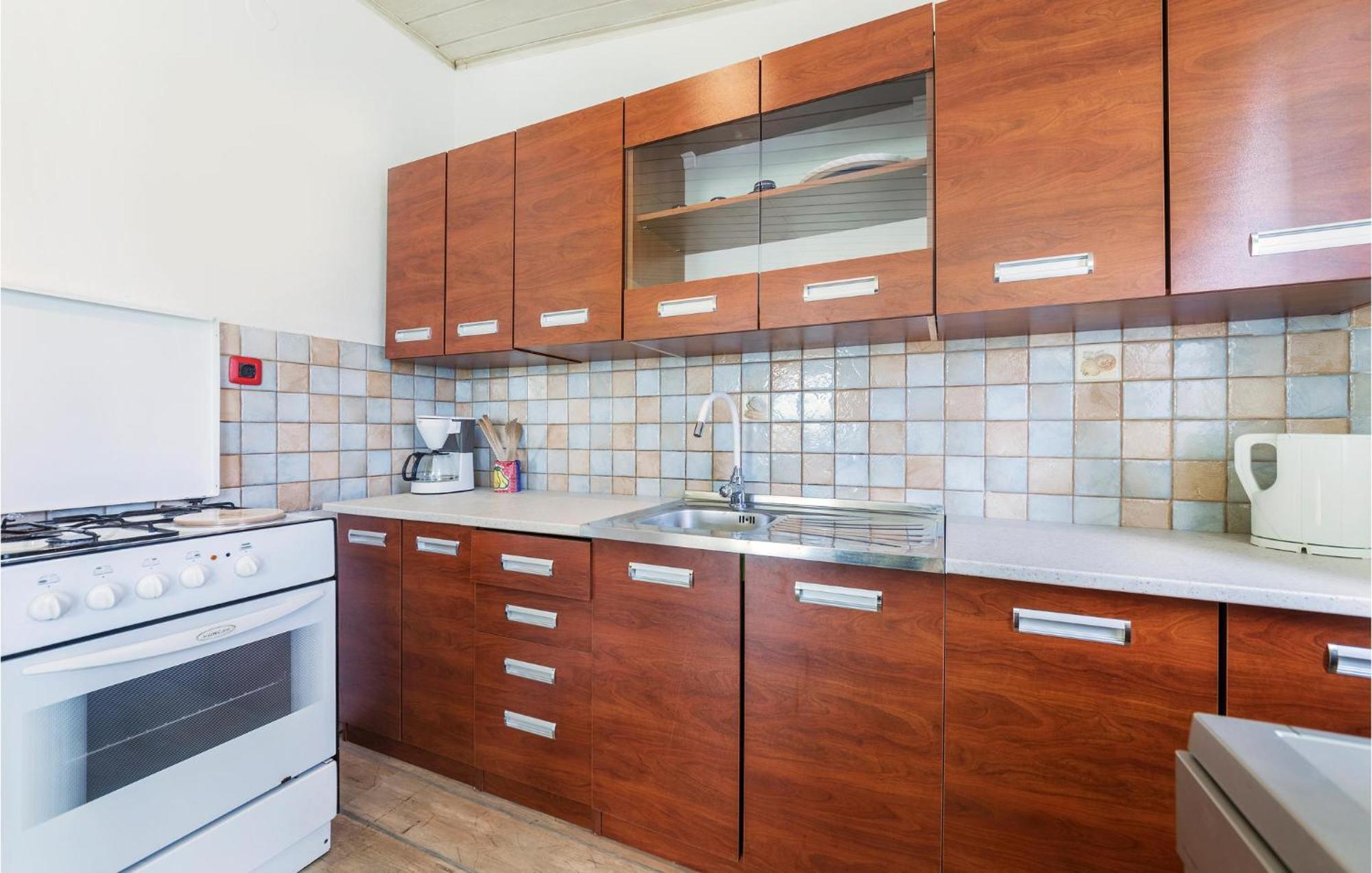 3 Bedroom Gorgeous Apartment In Marčana Extérieur photo